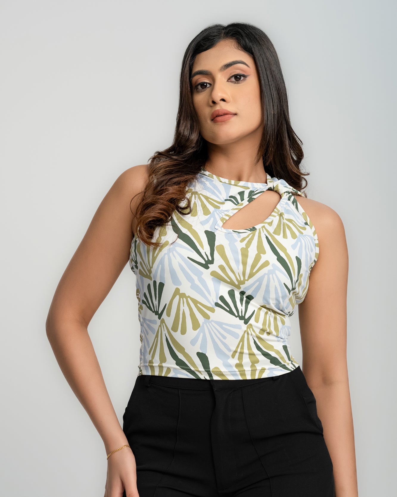 Audrey Front Open Crop