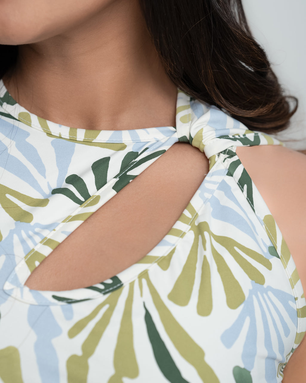 Audrey Front Open Crop