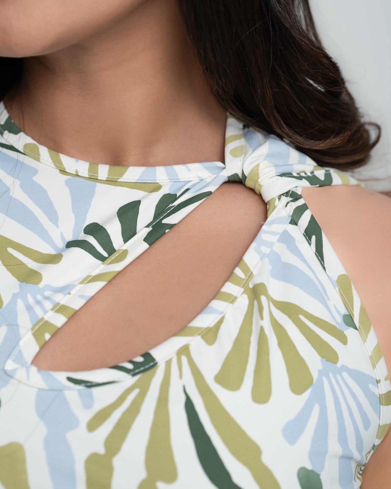 Audrey Front Open Crop